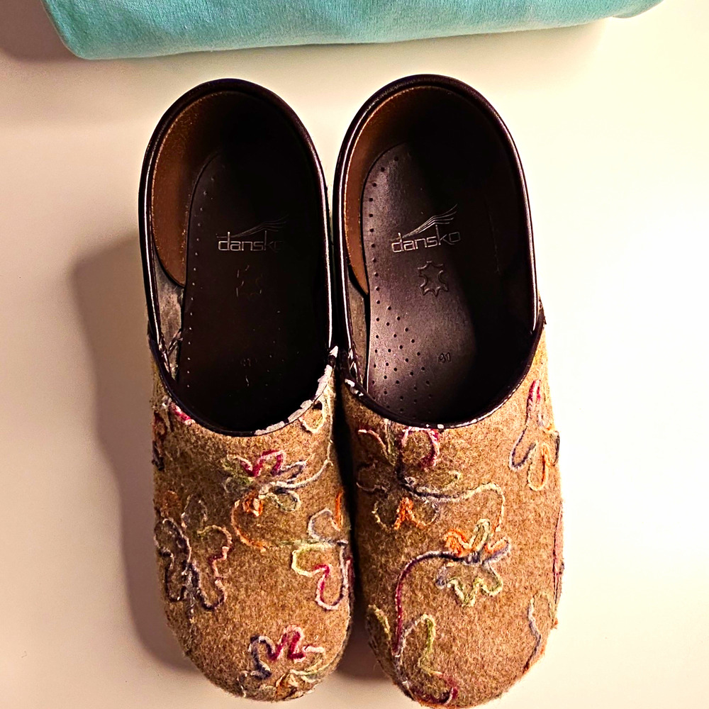 Dansko Felted Women’s Brown Floral Felt Clogs Slip-On EU 41 US 10 Mid Heel